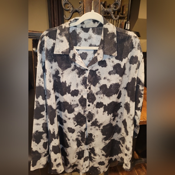 Shein Black and grey silky button up - Picture 2 of 4